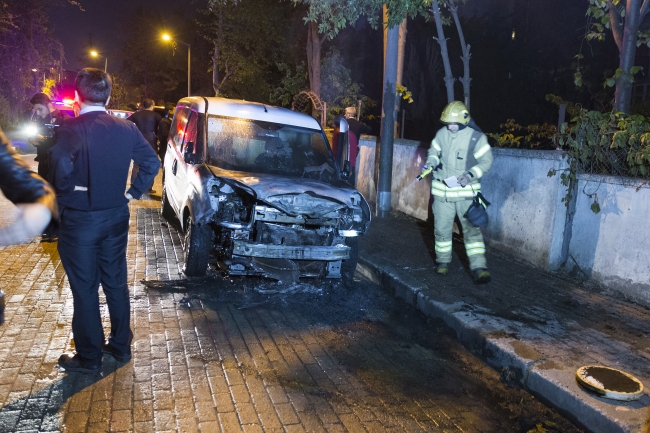 Çöp konteynerinden sıçrayan alevler otomobili küle çevirdi